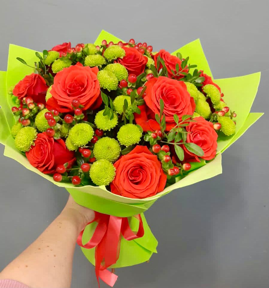 Букет цветов из: Хризантемы и Розы в Калангуй