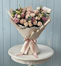 Букет цветов из:  Розы и Лизиантусы в Калангуй