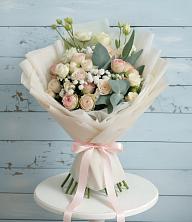 Букет цветов из:  Розы и Лизиантусы в Калангуй