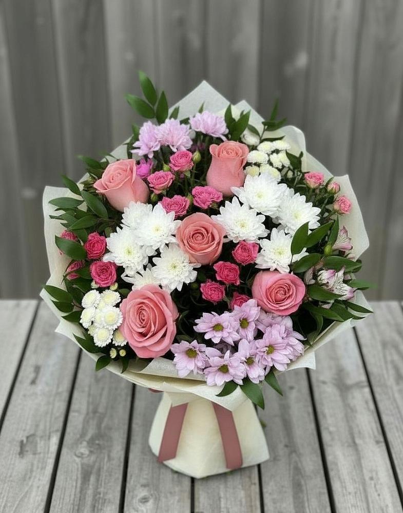 Букет цветов из: Альстромерии, Гвоздики, Розы и Хризантемы в Калангуй