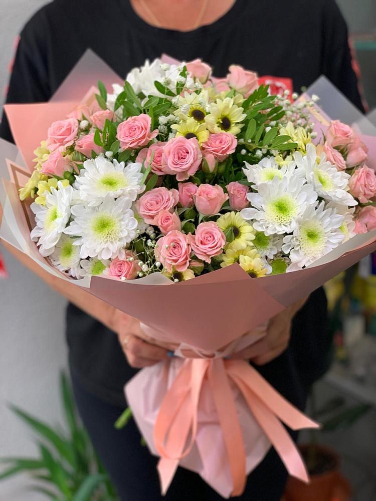 Букет цветов из: Розы и Хризантемы в Калангуй