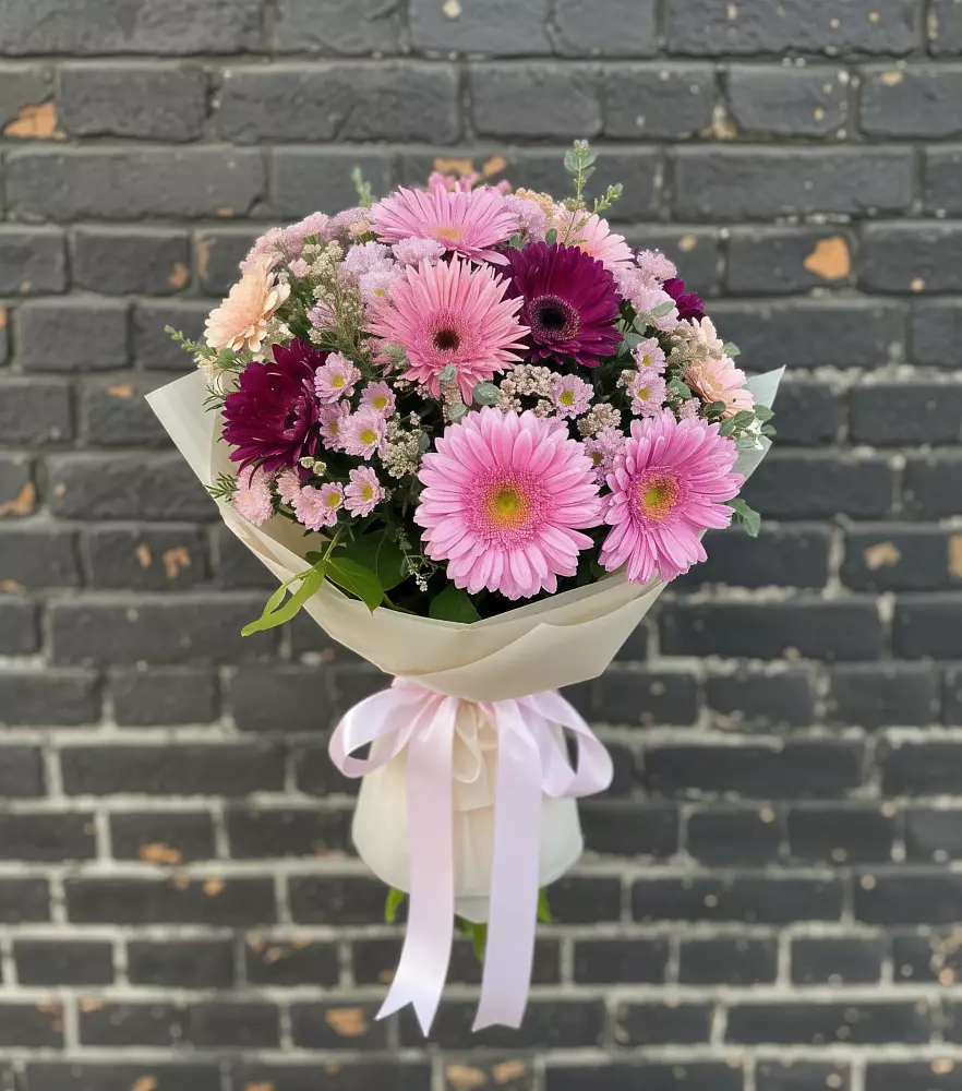 Букет цветов из: Герберы и Хризантемы в Калангуй