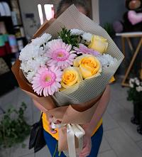 Букет цветов из:  Герберы, Розы и Хризантемы в Калангуй