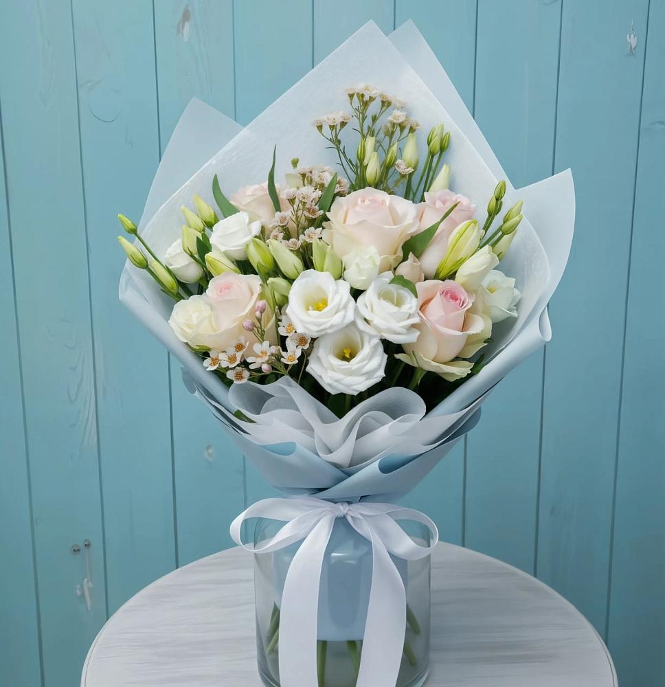 Букет цветов из: Розы и Лизиантусы в Калангуй