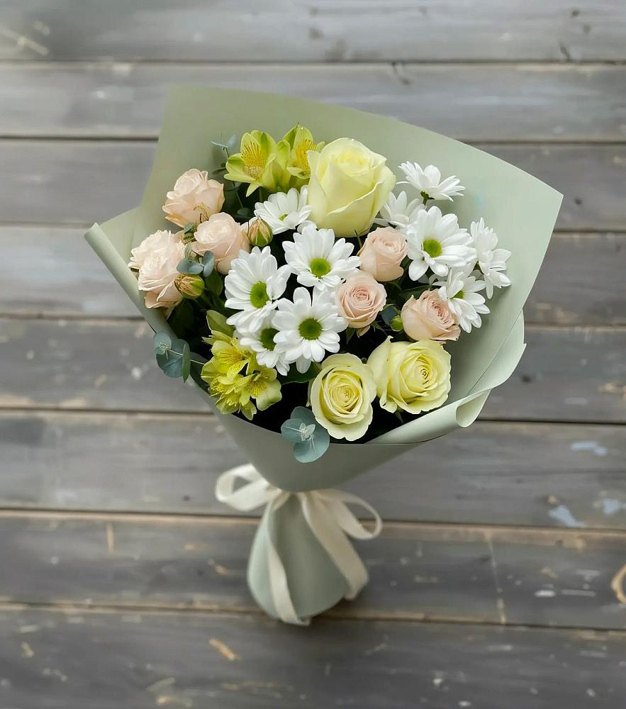 Букет цветов из: Альстромерии, Розы и Хризантемы в Калангуй