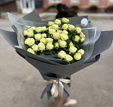 Букет Белые кустовые розы Солинеро в Калангуй