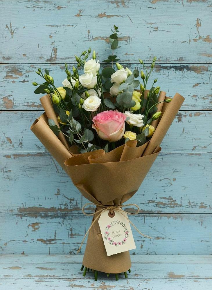 Букет цветов из: Розы и Лизиантусы в Калангуй