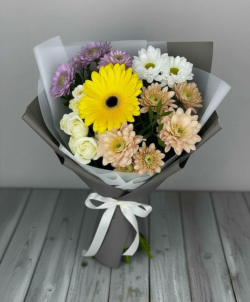 Букет цветов из: Розы, Герберы и Хризантемы в Калангуй