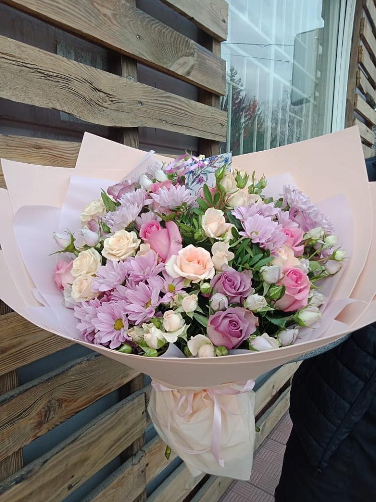 Букет цветов из: Розы и Хризантемы в Калангуй