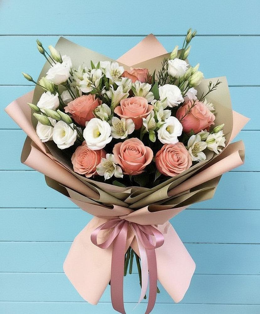 Букет цветов из: Розы, Альстромерии и Лизиантусы в Калангуй