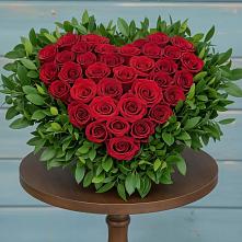 Цветочная композиция из Розы в виде сердца в Калангуй