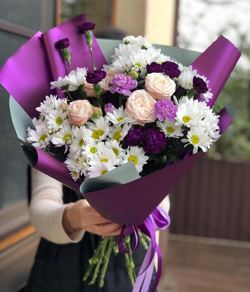 Букет цветов из: Хризантемы, Гвоздики и Розы в Калангуй