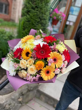 Букет цветов из: Герберы, Ромашки, Хризантемы, Розы и Подсолнухи в Калангуй
