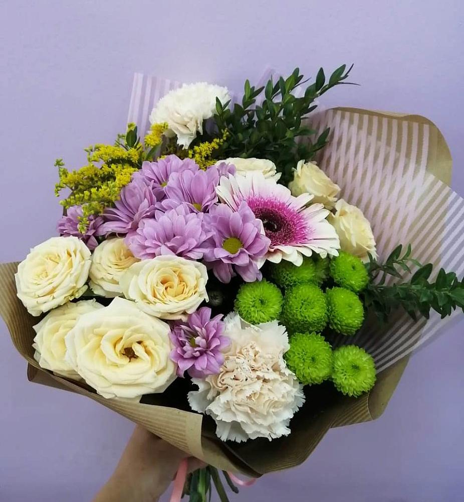 Букет цветов из: Хризантемы, Розы, Гвоздики и Герберы в Калангуй