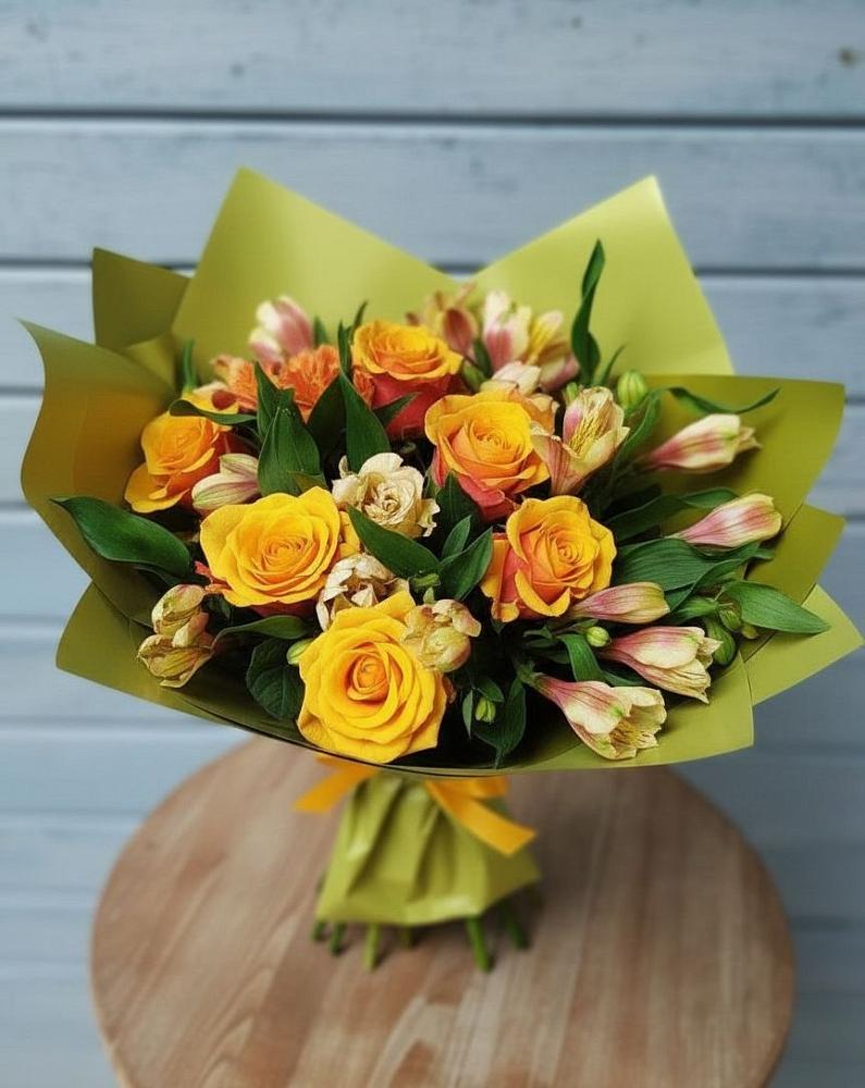 Букет цветов из: Альстромерии и Розы в Калангуй