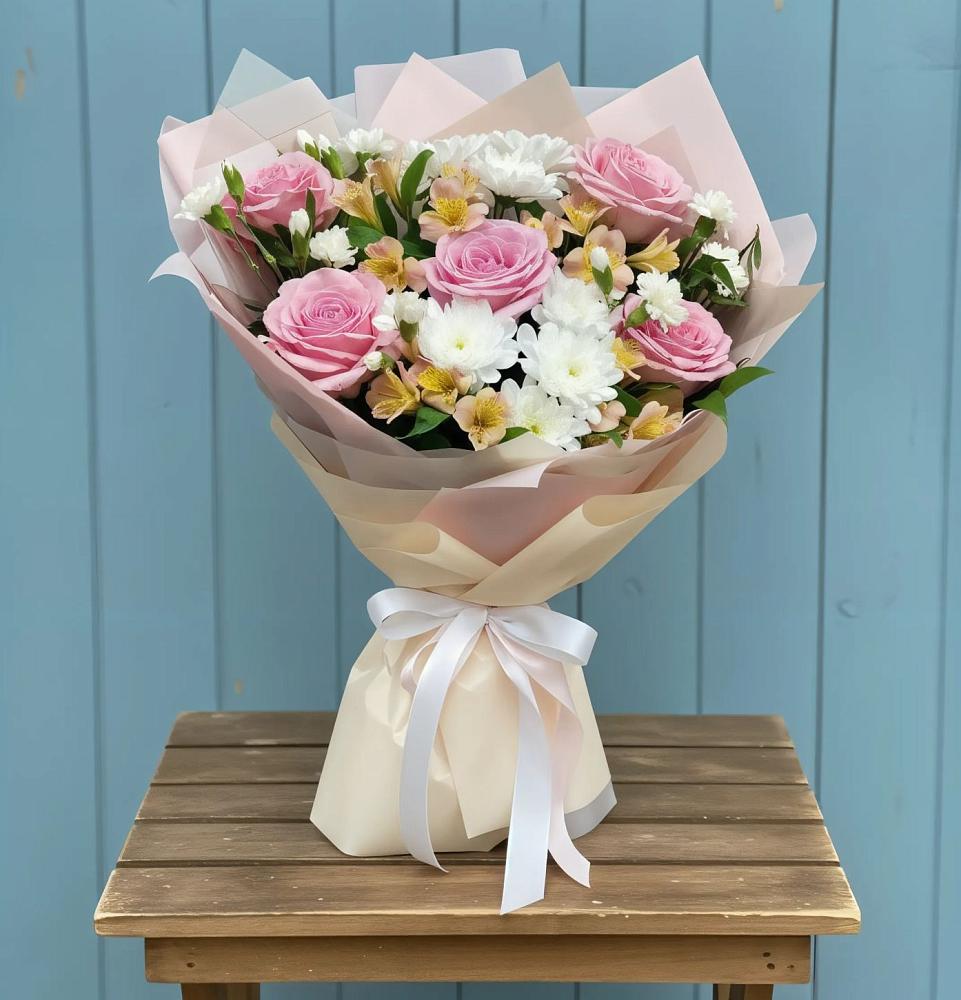 Букет цветов из: Гвоздики, Орхидеи и Розы в Калангуй