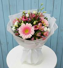 Букет цветов из:  Герберы, Альстромерии и Лизиантусы #REPLACE_PRED# Калангуй