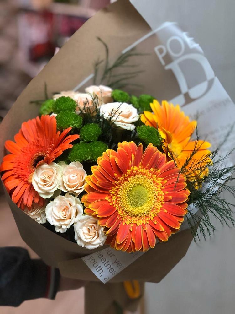 Букет цветов из: Герберы, Хризантемы и Розы в Калангуй