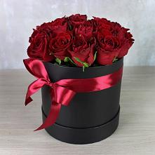 Цветочная композиция из Розы в шляпной коробке в Калангуй
