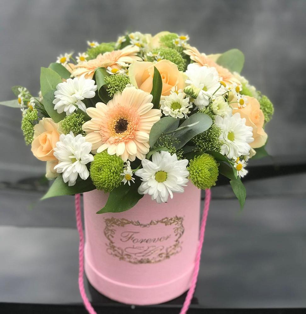 Цветочная композиция из Розы, Герберы и Хризантемы в шляпной коробке в Калангуй