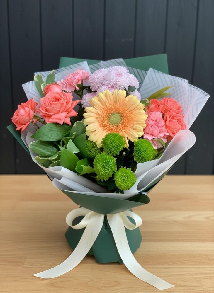 Букет цветов из: Гвоздики, Розы, Герберы и Хризантемы в Калангуй