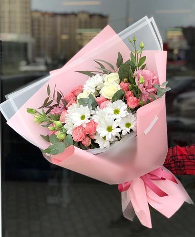 Букет цветов из: Розы, Лизиантусы и Хризантемы в Калангуй