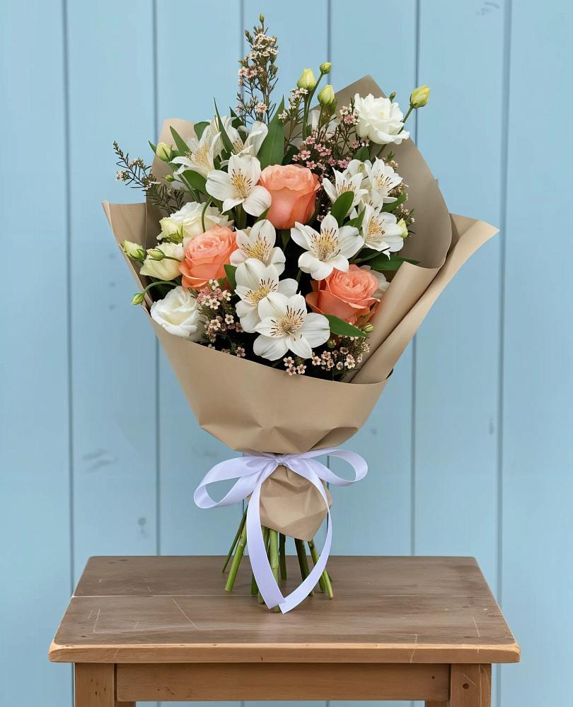 Букет цветов из: Альстромерии, Лизиантусы, Розы и Хризантемы в Калангуй