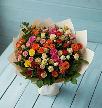 Букет Микс из разноцветных кустовых роз в Калангуй