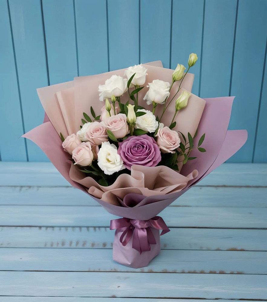 Букет цветов из: Розы и Лизиантусы в Калангуй